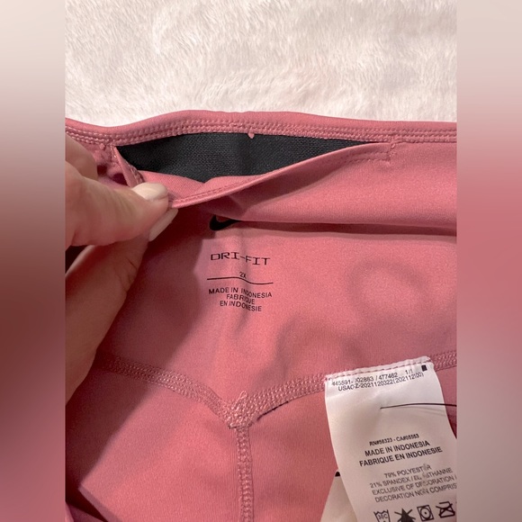 SOLD - Nike Pink Dri-Fit Athletic Yoga Biking Training Shorts - Picture 5 of 11